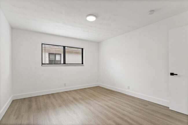 Building Photo - Beautiful home in quiet neighborhood