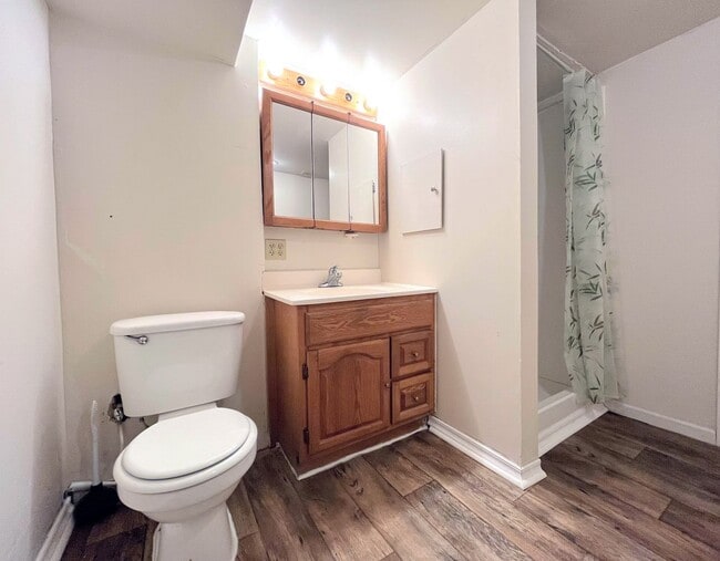 Building Photo - Bungalow Style 3 bed 2 bath home