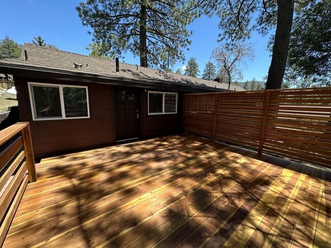 Building Photo - 25630 Oakwood St