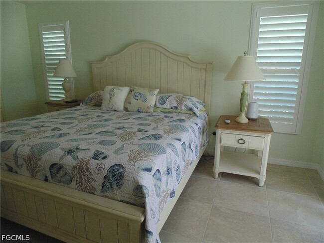 Building Photo - 4011 SW 2nd Ave