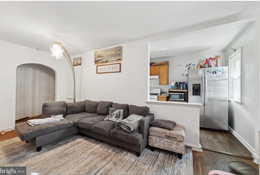 Modern living room with kitchen adjacent - 339 E Essex Ave