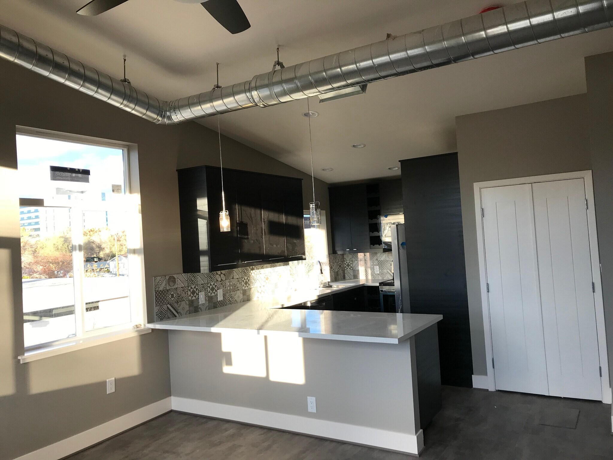 Building Photo - 412 Kirman Ave