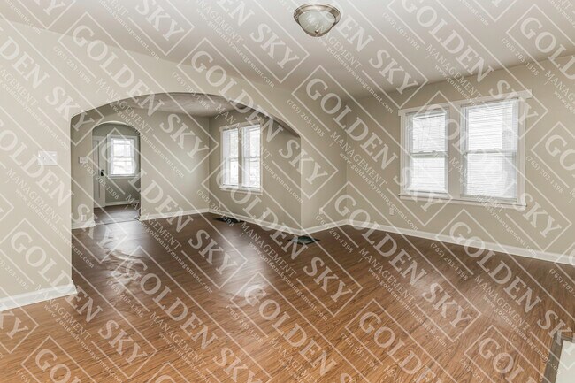 Building Photo - 206 W 13th St