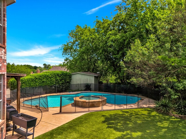 Building Photo - 3209 Normandy Dr