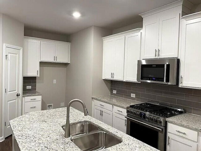 Building Photo - 1366 Elderwood Way