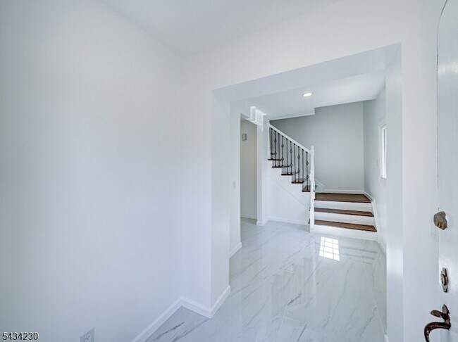 Building Photo - 217 Heywood Ave