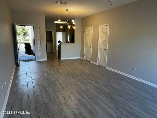 Building Photo - 559 Southbranch Dr