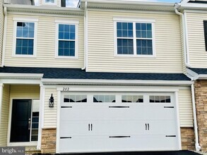 Building Photo - 202 Thompson Dr