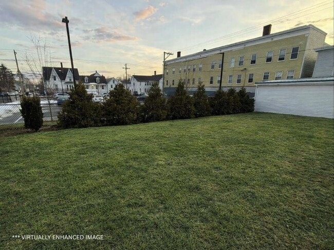 Building Photo - 114 Walnut St