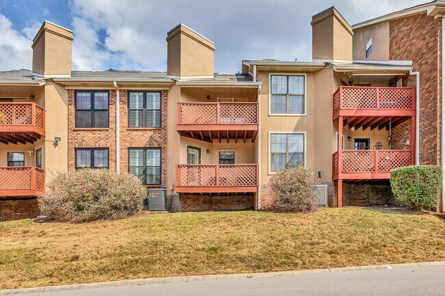 Building Photo - 224 Glenstone Cir