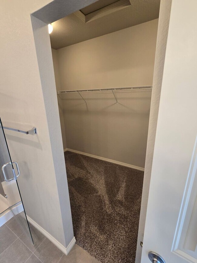 Building Photo - 3B/3B Townhome NOW AVAILABLE in Windsor! Great Location!