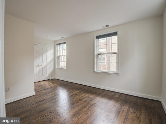 Building Photo - 4354 Westover Pl NW