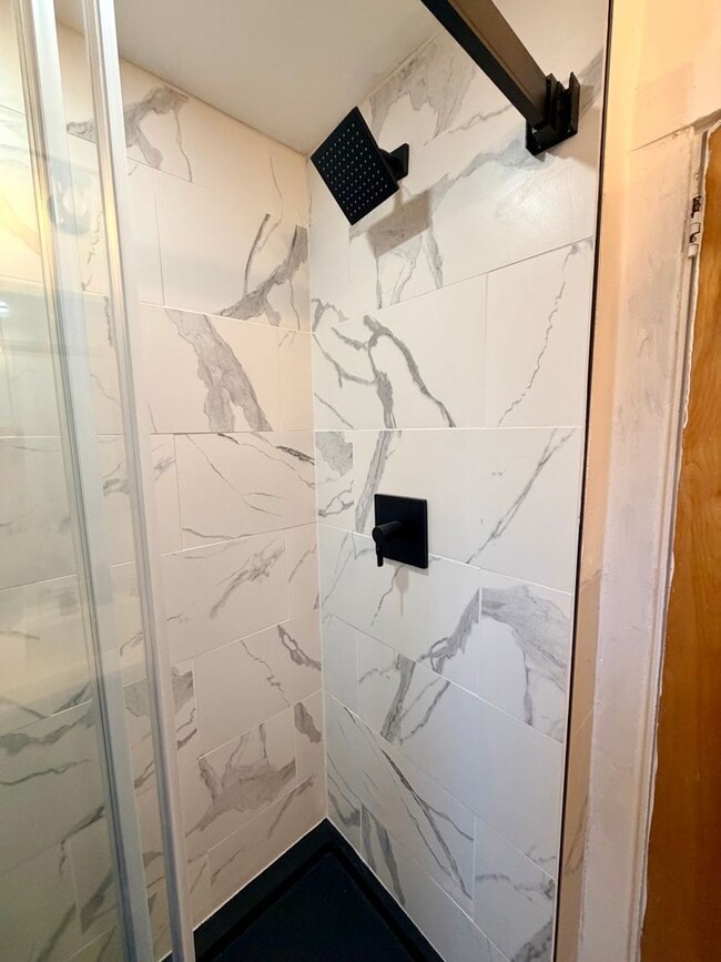 Building Photo - 1612 Oak Grove St