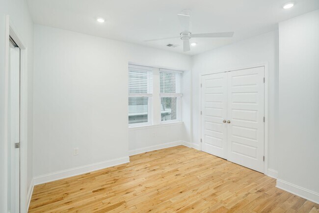 Building Photo - 4300 Larchwood Ave