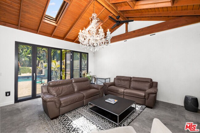 Building Photo - 1750 N Beverly Glen Blvd