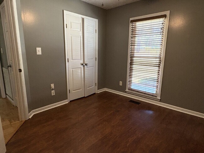 Building Photo - 204 Cobblestone Ct