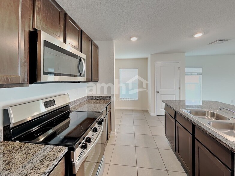 Building Photo - 12241 High Rock Way