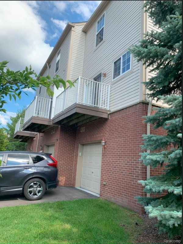 Building Photo - 44701 Ellery Ln