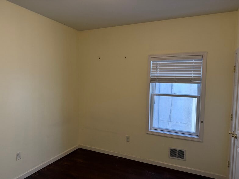 Bedroom - 43 Ravine Ave