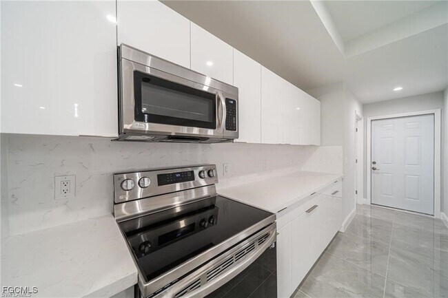 Building Photo - 317 NW 13th Terrace