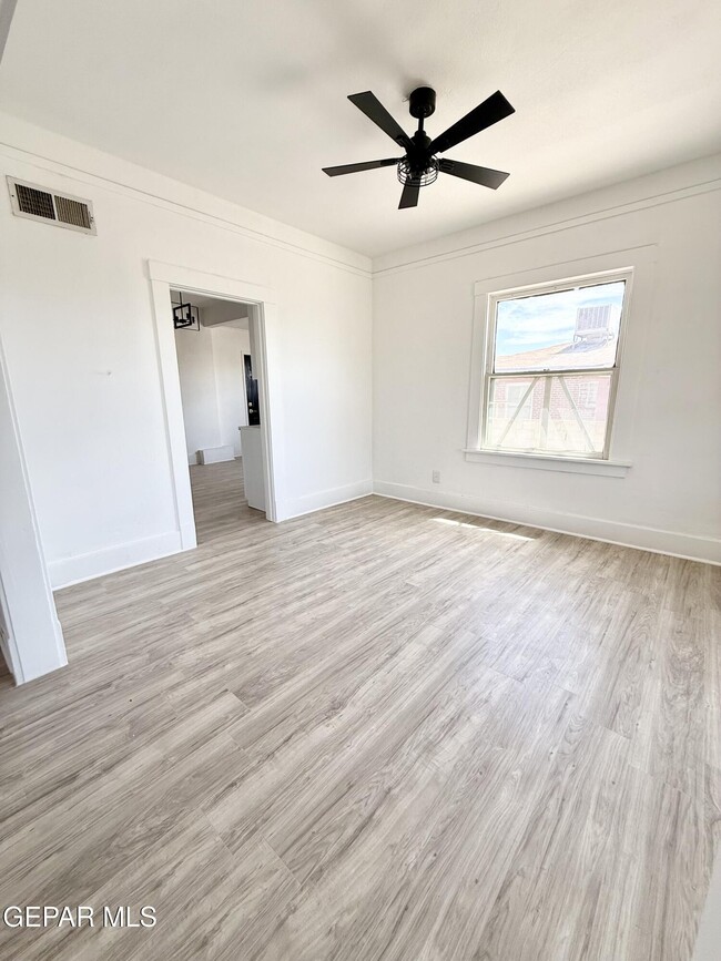 Building Photo - 3203 Frankfort Ave