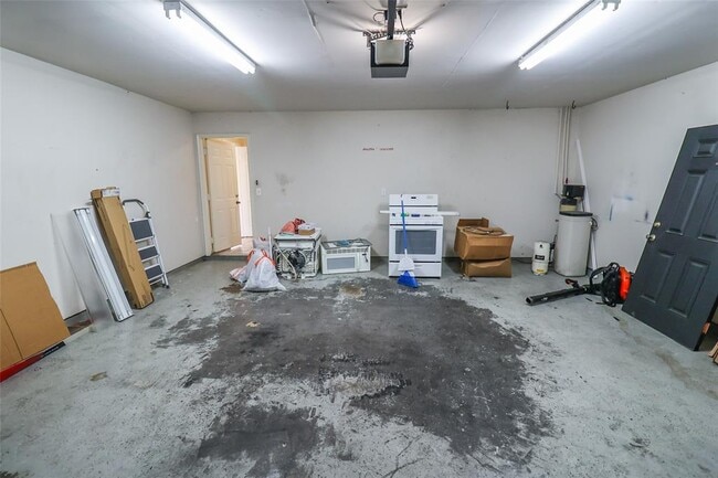 Building Photo - 18611 Woodbreeze Dr