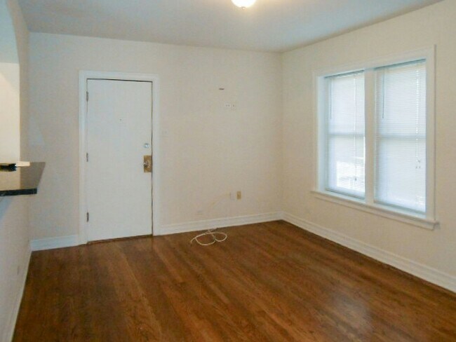 Building Photo - 3812 N Pine Grove Ave
