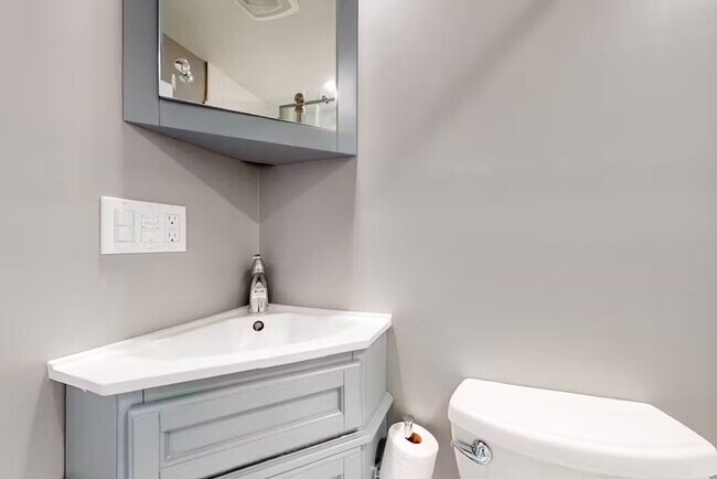 Building Photo - 607 Sand Key Dr