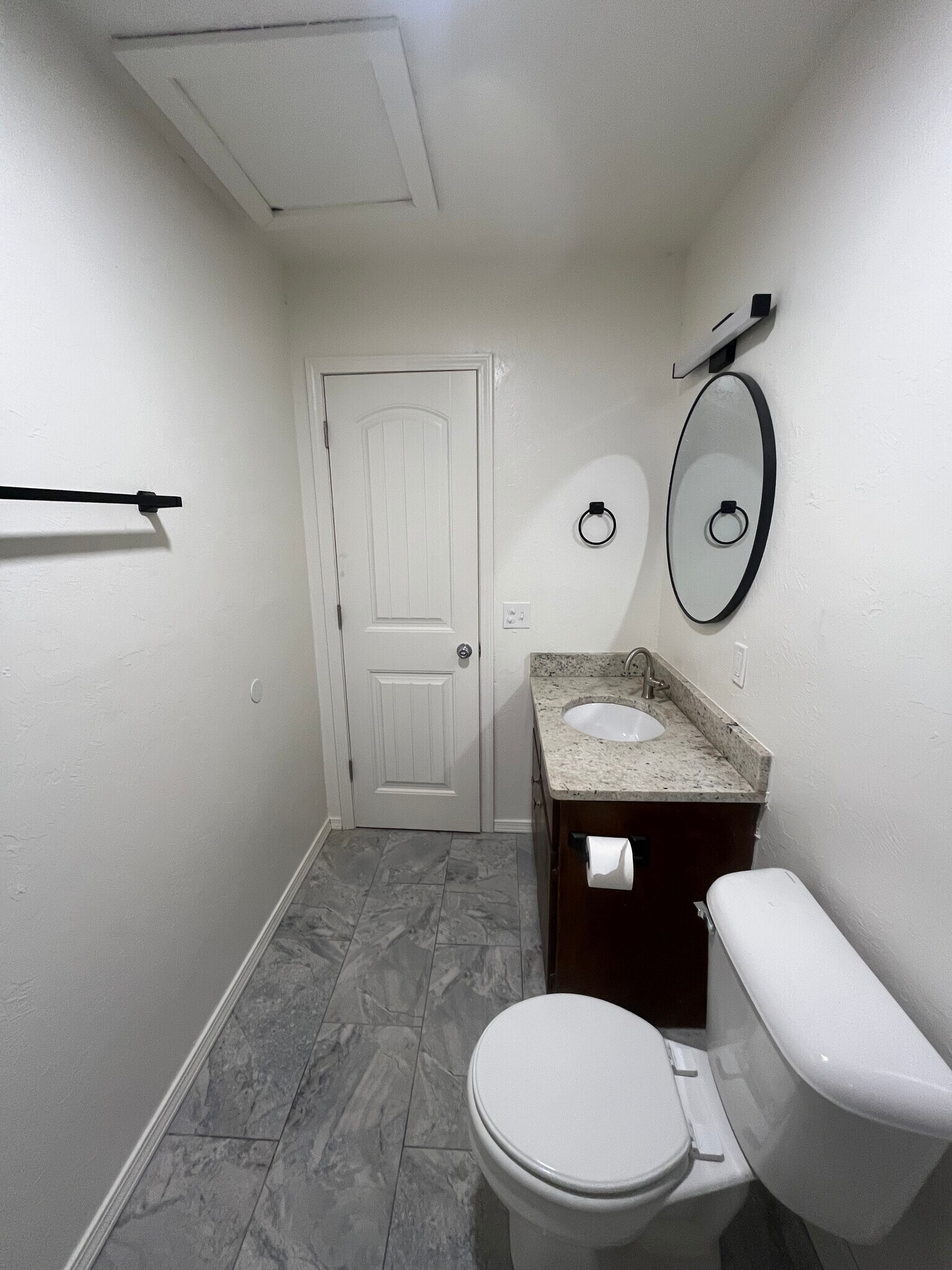 Building Photo - 919 W Tyler Ave