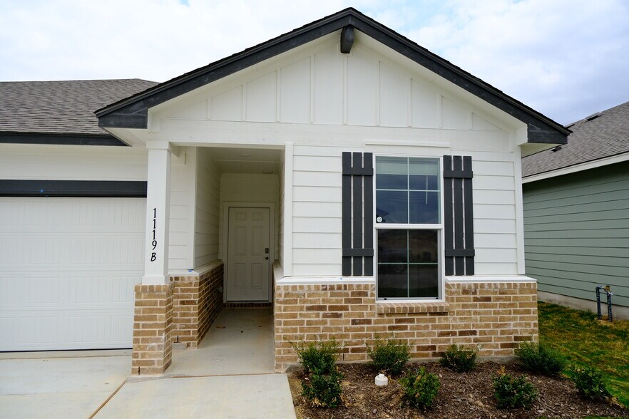 Building Photo - 1119 Stone Vly Rd