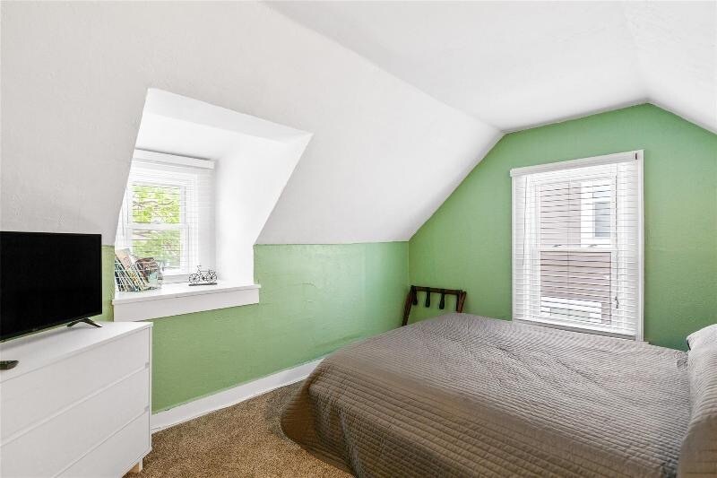 Building Photo - 939 E 3rd St