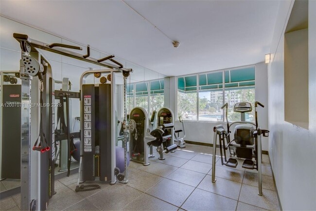 Building Photo - 888 Brickell Key Dr