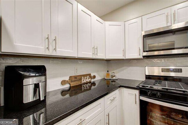 Building Photo - 2479 Peachtree Rd NE