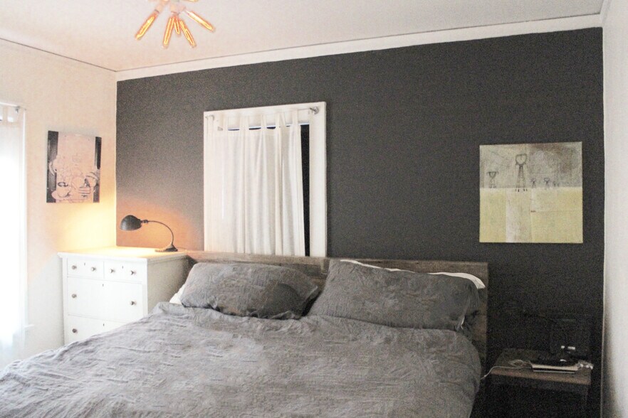 Bedroom 2 - (walls have since been repainted soft white) - 2635 NE 30th Ave