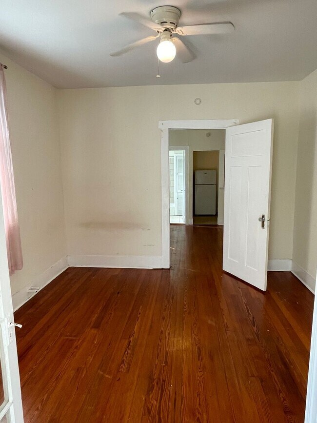 Building Photo - 1BD/1BA Uptown!