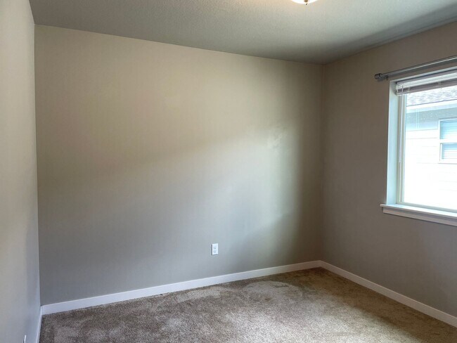 Building Photo - $1275 OFF FIRST MONTHS RENT Gorgeous 3 Bed...