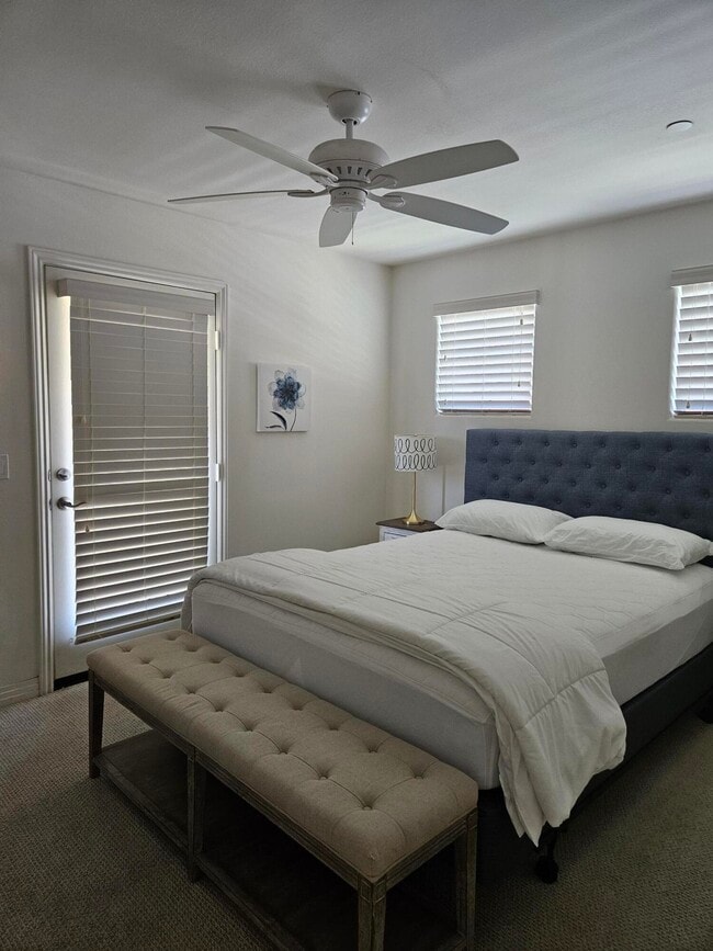 Building Photo - 52414 Hawthorn Ct