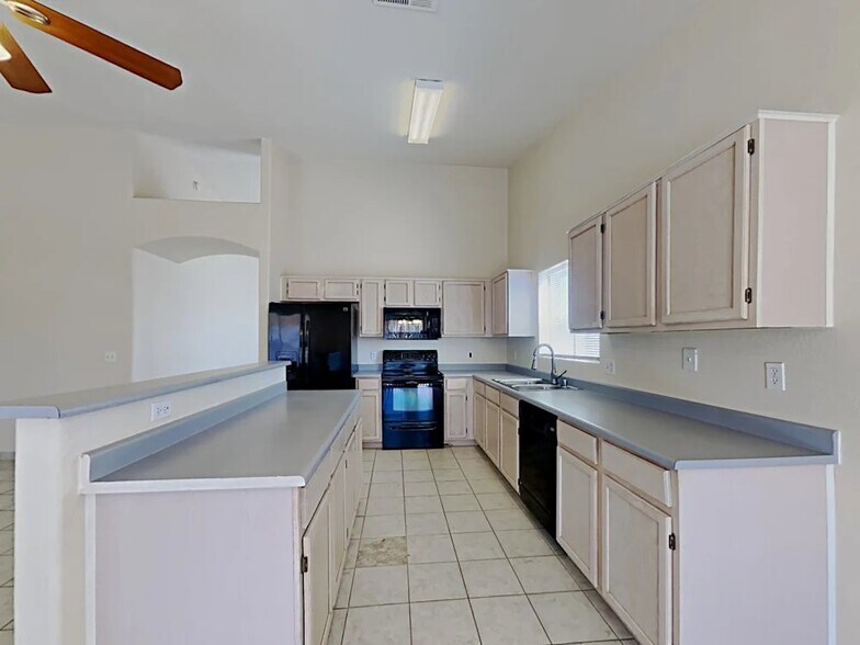 Building Photo - 14327 W Lamoille Dr
