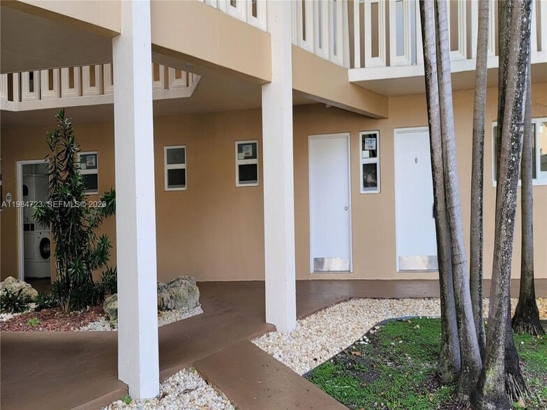 Building Photo - 7430 Miami Lakes Dr