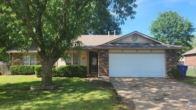 Building Photo - Charming Home in Broken Arrow School Distr...