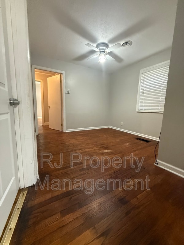 Building Photo - 1450 Gold Ave