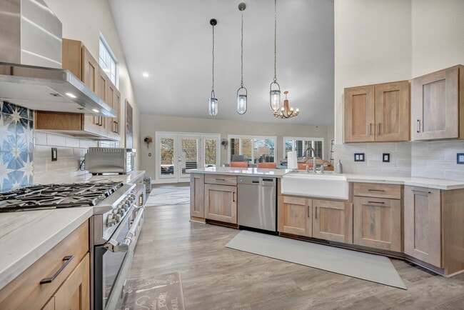 Building Photo - 6500 Brookview Cir