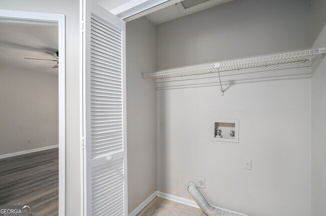 Building Photo - 3027 Spruce Cir