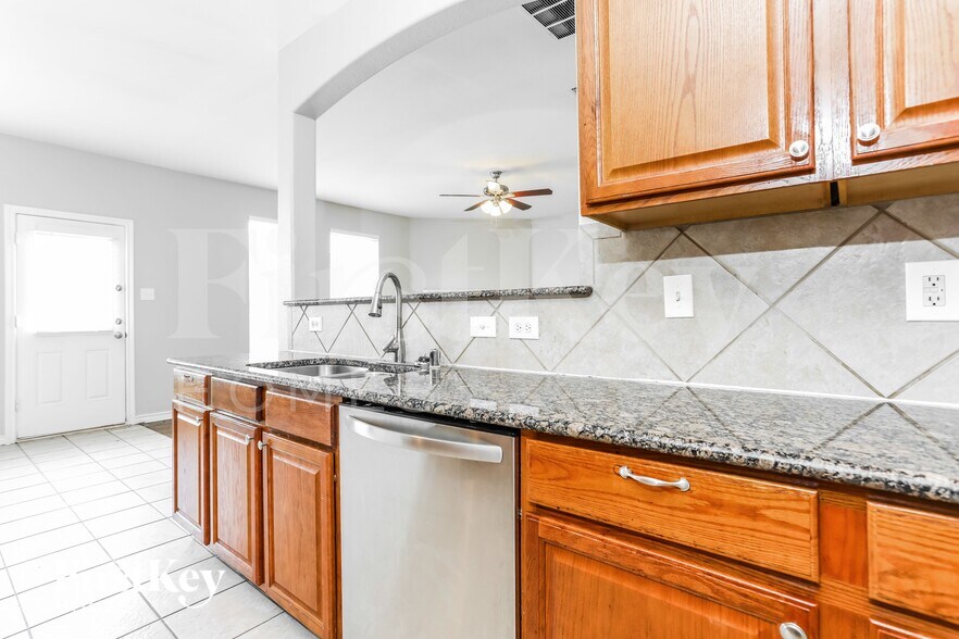 Building Photo - 1746 Summerwood Ln