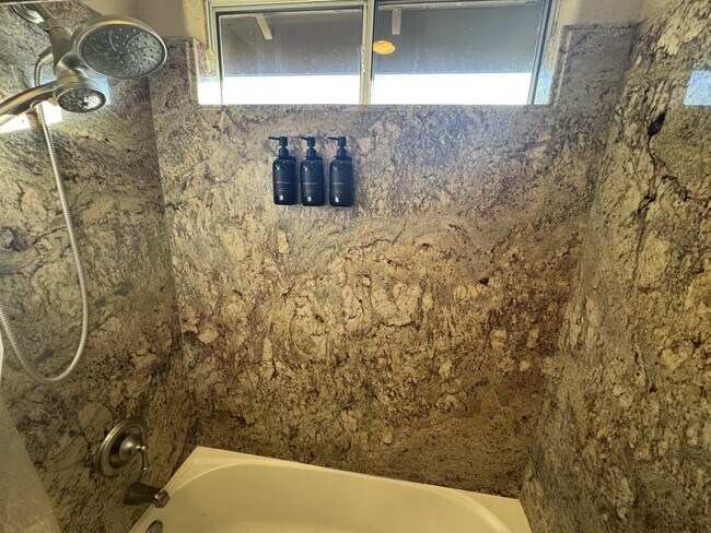 Building Photo - 10 Rhine Cir