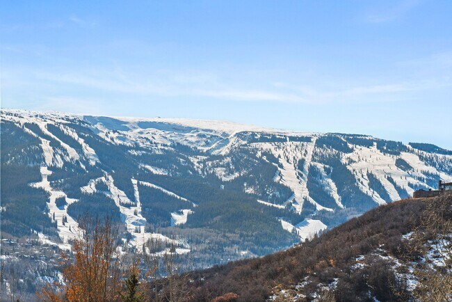 Building Photo - 875 Horse Ranch Dr