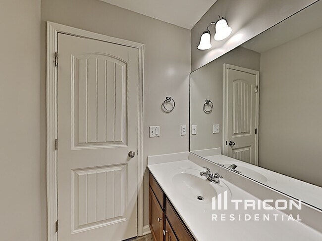 Building Photo - 3410 Wilhoit Ct