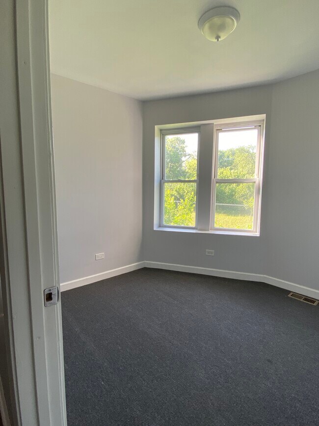 Building Photo - 6503 S Hermitage Ave