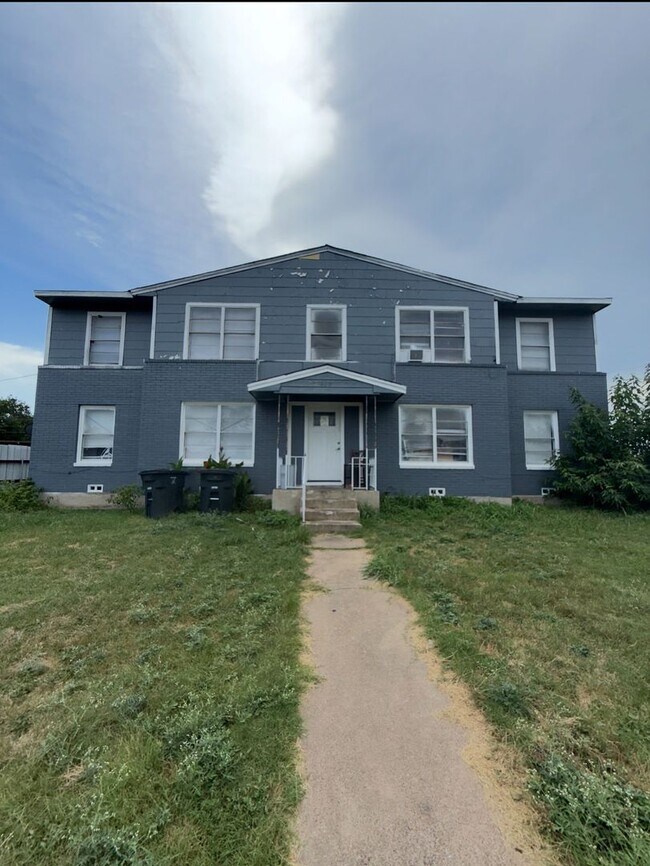 Building Photo - 908 Sissom Rd