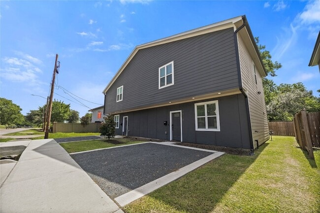 Building Photo - 7418 Mount St
